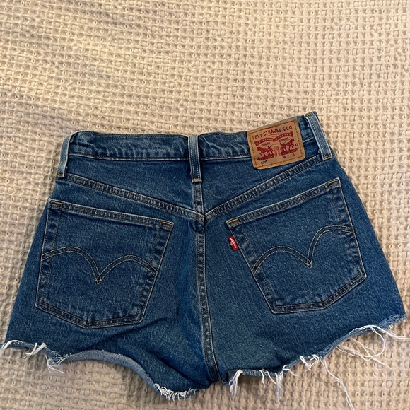 Levi’s 501 Shorts - Picture 2 of 4